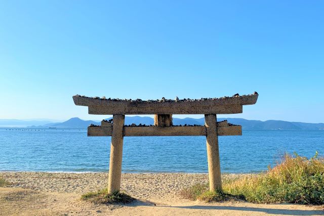 砂浜の鳥居