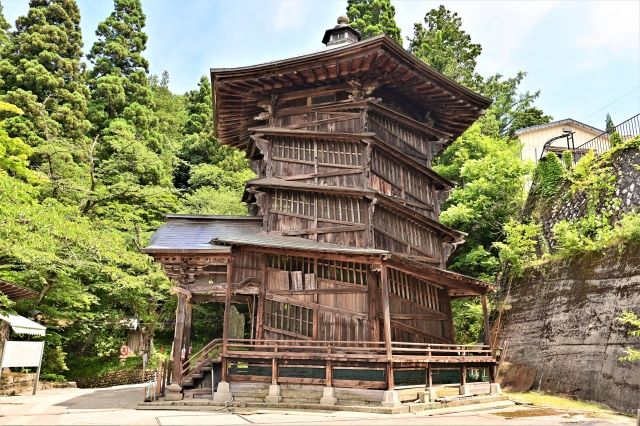 Tsuruga Castle with autumn leaves