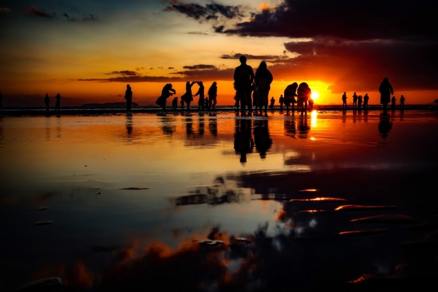 parents are at the beach at dusk