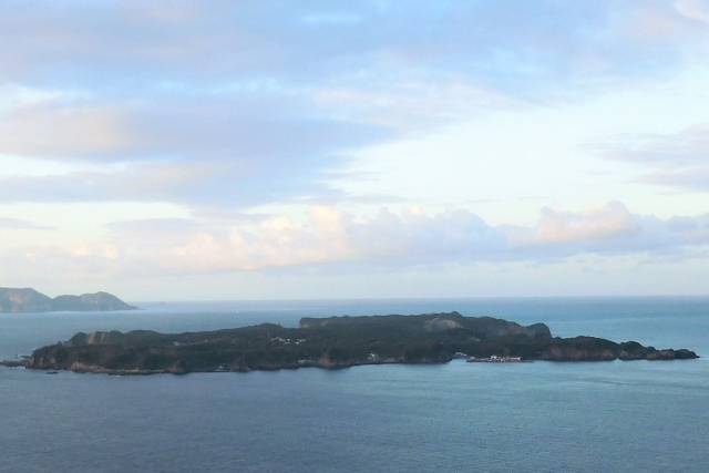 式根島の全景