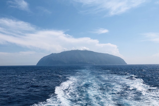 御蔵島の全景