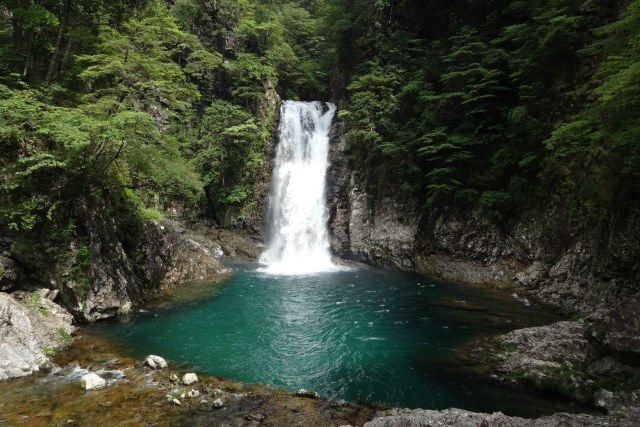  Doukura Falls