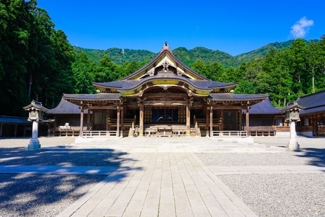 弥彦神社